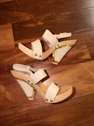 Sandalias de tacón TO BE beige