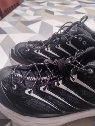 Zapatillas Hoka One One Mafate Negras/Blancas