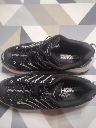 Zapatillas Hoka One One Mafate Negras/Blancas