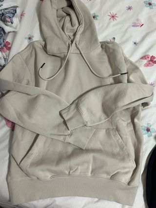 Sudadera beige con capucha