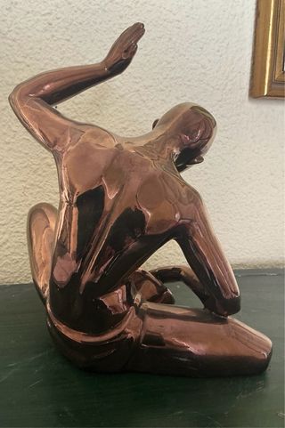 Figura de cerámica esmaltada hombre y tambor