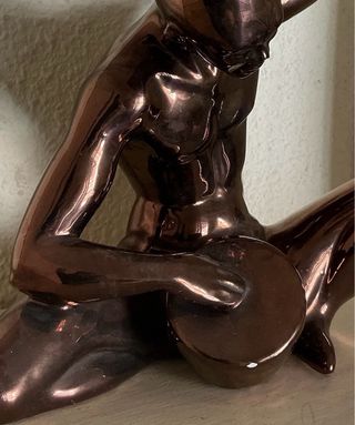 Figura de cerámica esmaltada hombre y tambor