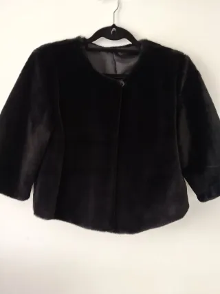 Chaqueta pelo cuello caja manga 3/4