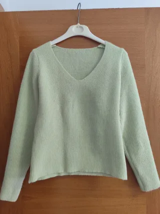 Jersey verde menta cuello pico