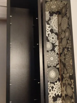 Estantería CD papel estampado. La negra vendida