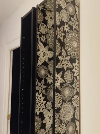 Estantería CD papel estampado. La negra vendida