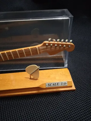 Mini maqueta Guitarra Eléctrica Escala 1:14