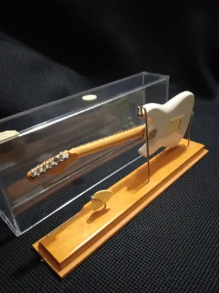 Mini maqueta Guitarra Eléctrica Escala 1:14