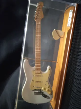 Mini maqueta Guitarra Eléctrica Escala 1:14