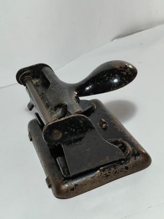 Perforadora Imperial antigua