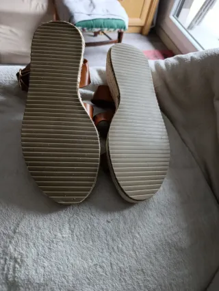 Sandalias plataforma camel talla 40 sin estrenar