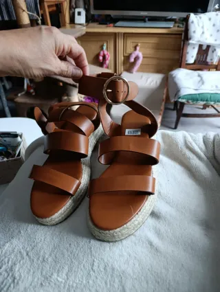 Sandalias plataforma camel talla 40 sin estrenar