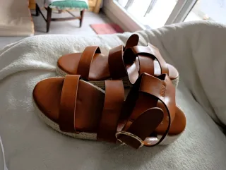 Sandalias plataforma camel talla 40 sin estrenar