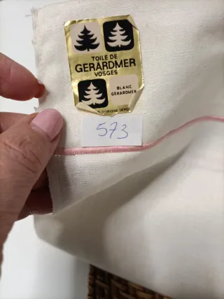 Sábana de lino metis francés con detalle rosa