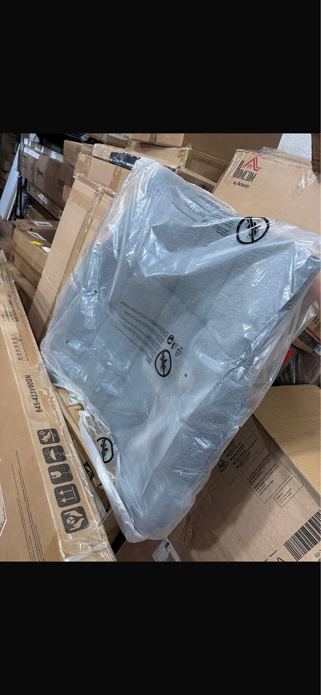 Poltrona a Dondolo Grigia con Design Morbido