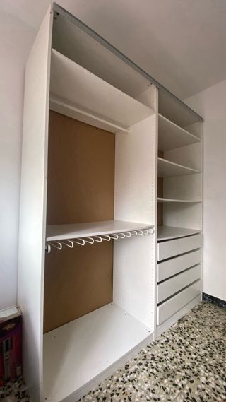 Armario blanco de madera