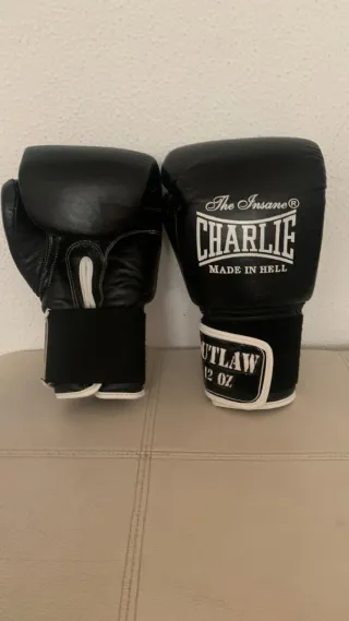 Guantes Boxeo Charlie con vendas de regalo