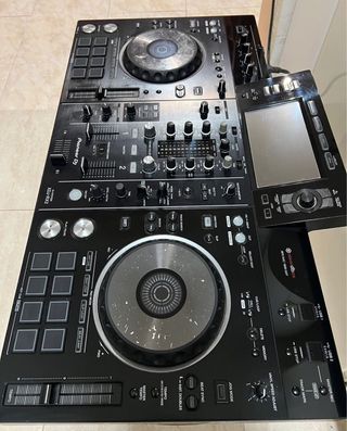 Pioneer XDJ-RX2 DJ Controller