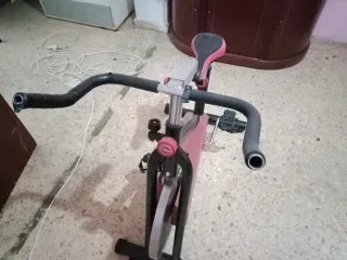 Bicicleta estática rosa