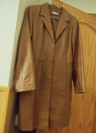 Abrigo de piel marrón La talla, es 44 o 42...