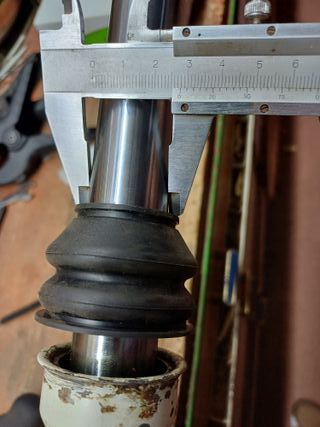 GUARDAPOLVOS Y ABRAZADERAS PARA HORQUILLAS MOTO