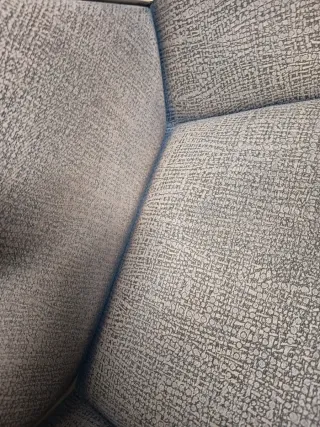 Mesa extensible blanca con banco y 3 sillas