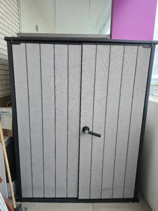 Armario exterior plástico gris y negro