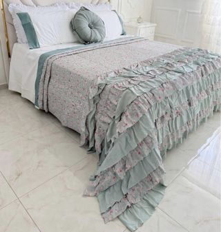 Trapuntino con fiori rosa