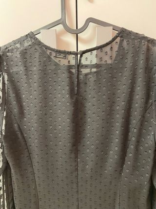 Vestido negro mangas transparentes