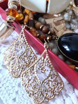 Lote de bisutería dorada y boho vintage