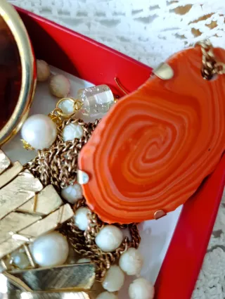 Lote de bisutería dorada y boho vintage