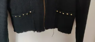 Chaqueta Stradivarius negra tachuelas