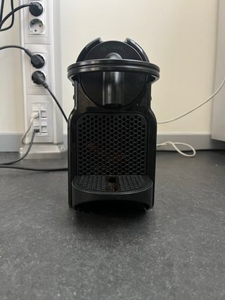 Cafetera Nespresso Negra