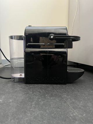 Cafetera Nespresso Negra