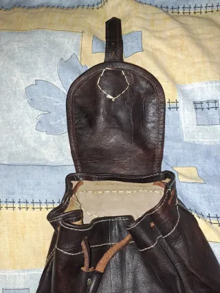 Mochila de piel marrón