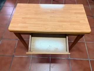 Mesa de cocina madera clara cuadrada
