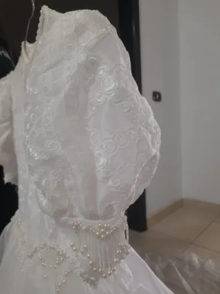 Elegante vestito da comunione bianco
