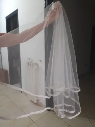 Elegante vestito da comunione bianco