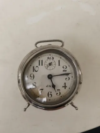 Antiguo despertador mecánico JAZ