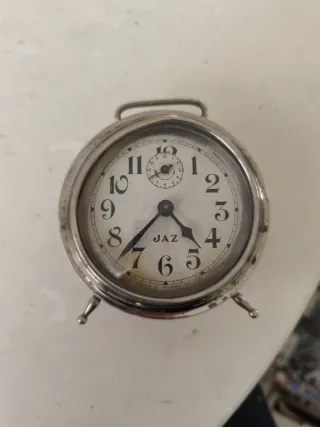 Antiguo despertador mecánico JAZ