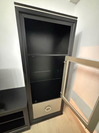 Mueble de salón negro y beige