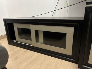 Mueble de salón negro y beige