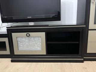 Mueble de salón negro y beige