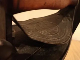 Antigua plancha de hierro con chimenea. Mondragón