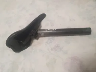 Sillín y tija de carbono SDG