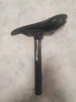 Sillín y tija de carbono SDG