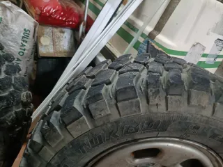 Neumático 235/70 R16 100 Insaturbo y llanta