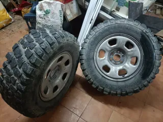 Neumático 235/70 R16 100 Insaturbo y llanta