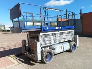 Tijera Elevadora JLG 12m Híbrida