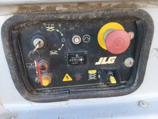 Tijera Elevadora JLG 12m Híbrida